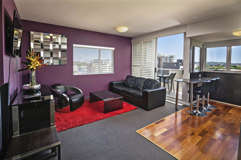 Honeysuckle Executive Apartments - Accommodation Tasmania 14