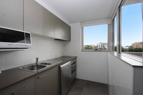 Honeysuckle Executive Apartments - Accommodation Tasmania 24