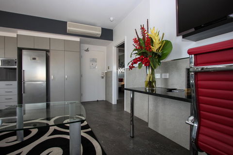 Honeysuckle Executive Apartments - Accommodation Tasmania 15