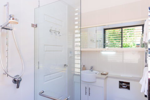 By The Beach B&B Self Contained Apartments - Accommodation Tasmania 10