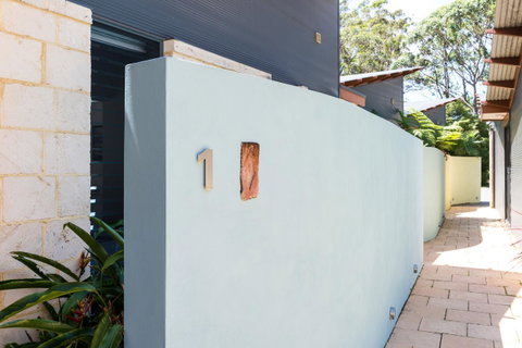 By The Beach B&B Self Contained Apartments - Accommodation Tasmania 5