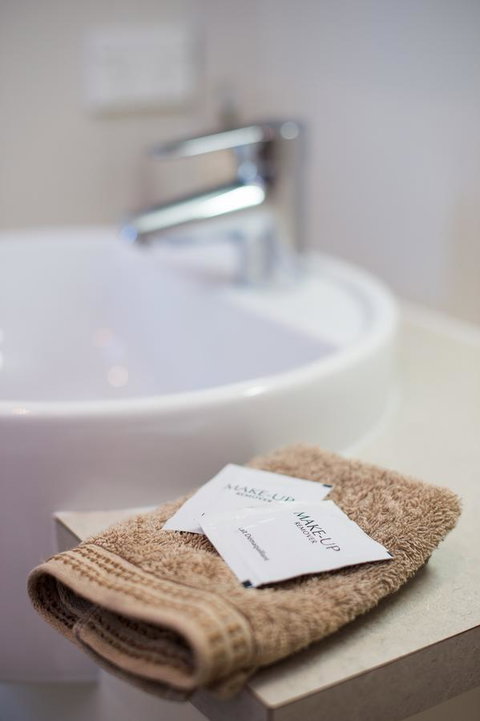 By The Beach B&B Self Contained Apartments - Accommodation Tasmania 11