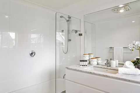 Summery, Spacious 4 Bed Home In Kurraba Point - Accommodation Tasmania 8
