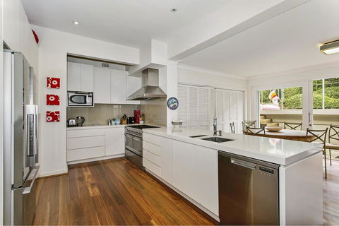 Summery, Spacious 4 Bed Home In Kurraba Point - Accommodation Tasmania 1