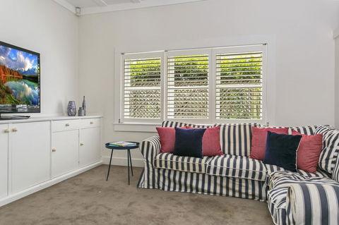 Summery, Spacious 4 Bed Home In Kurraba Point - Accommodation Tasmania 12