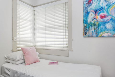 Summery, Spacious 4 Bed Home In Kurraba Point - Accommodation Tasmania 6