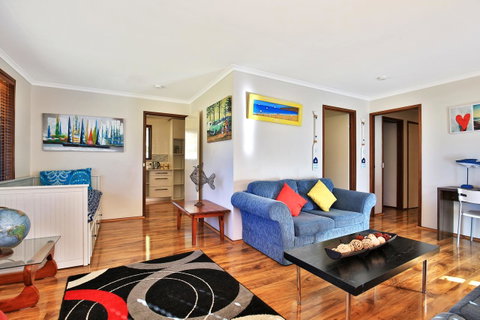 Sandy Toes Beach House Jervis Bay - 2min To Beach - Accommodation Tasmania 5