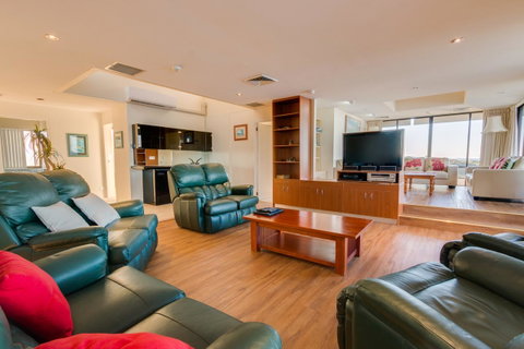 Pacific Towers Beach Resort - Accommodation Tasmania 23