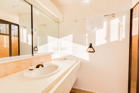 Pacific Towers Beach Resort - Accommodation Tasmania 28
