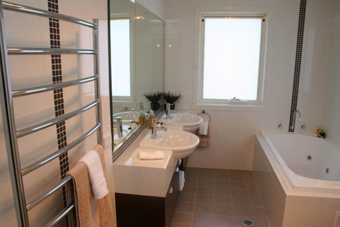 Encore Apartments - Accommodation Tasmania 11