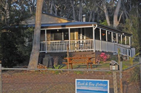 Bush & Bay Cottage - Accommodation Tasmania 6