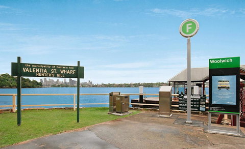 Elegant Family Home Close To Harbour And Views - Accommodation Tasmania 16