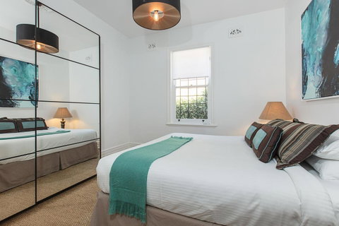 Elegant Family Home Close To Harbour And Views - Accommodation Tasmania 1