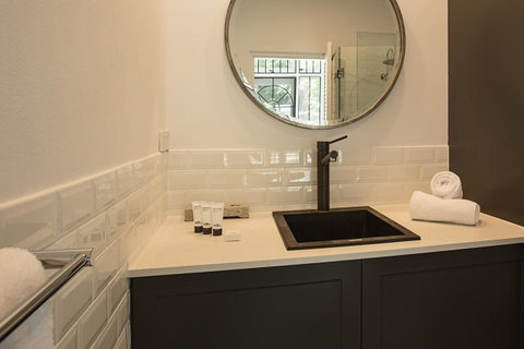 Elegant Family Home Close To Harbour And Views - Accommodation Tasmania 7