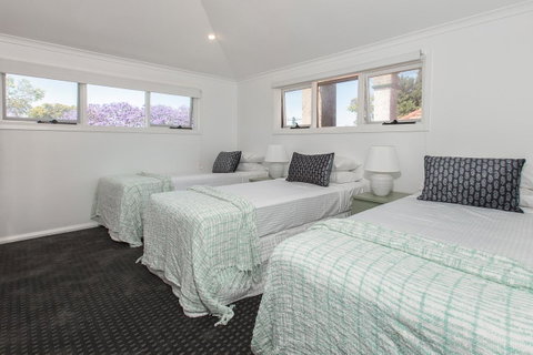 Elegant Family Home Close To Harbour And Views - Accommodation Tasmania 9