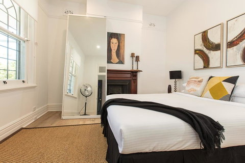 Elegant Family Home Close To Harbour And Views - Accommodation Tasmania 2