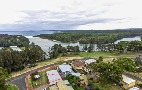 Rocketz At Berrara Beach - Accommodation Tasmania 1