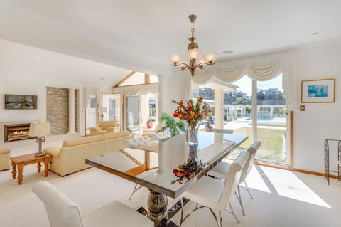 One Mile Mansion - Private Coastal Retreat FREE FAMILY ADVENTURE PASS - Accommodation Tasmania 10