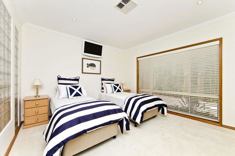 One Mile Mansion - Private Coastal Retreat FREE FAMILY ADVENTURE PASS - Accommodation Tasmania 17