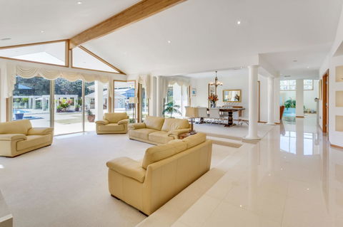 One Mile Mansion - Private Coastal Retreat FREE FAMILY ADVENTURE PASS - Accommodation Tasmania 12