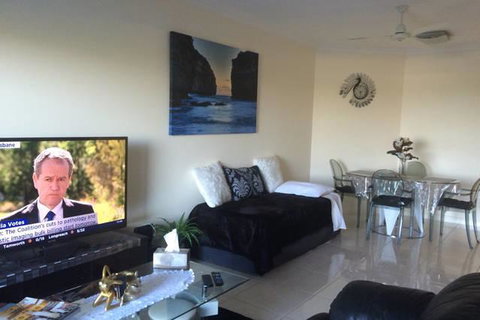 Nomikis\'On The Avenue - Accommodation Tasmania 18