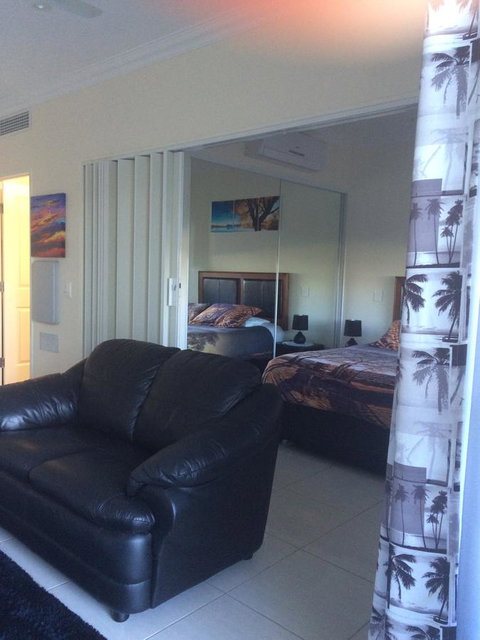 Nomikis\'On The Avenue - Accommodation Tasmania 14