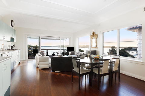 Art Deco Apartment With Breathtaking Water Views - Accommodation Tasmania 6