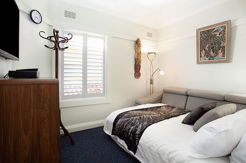 Art Deco Apartment With Breathtaking Water Views - Accommodation Tasmania 9