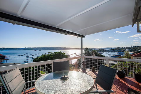 Art Deco Apartment With Breathtaking Water Views - Accommodation Tasmania 3
