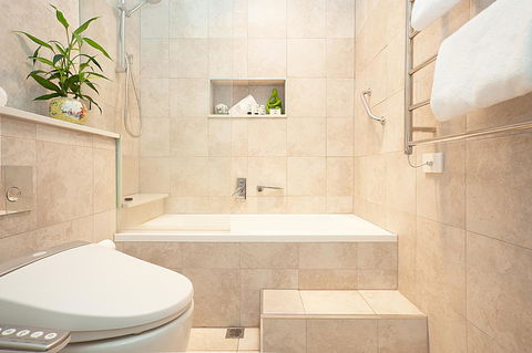 Art Deco Apartment With Breathtaking Water Views - Accommodation Tasmania 5
