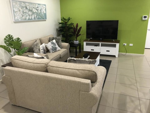 Darwin-Ocean Views, Tropical Getaway, Pool & Aircon - Accommodation Tasmania 4