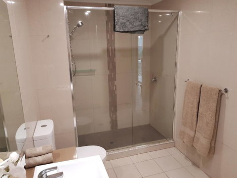 Darwin-Ocean Views, Tropical Getaway, Pool & Aircon - Accommodation Tasmania 15
