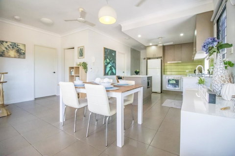 ZEN QUEST - The NOMADS PAD Near Nightcliff Markets & Sunset Foreshore - Accommodation Tasmania 13