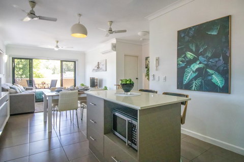 ZEN QUEST - The NOMADS PAD Near Nightcliff Markets & Sunset Foreshore - Accommodation Tasmania 24