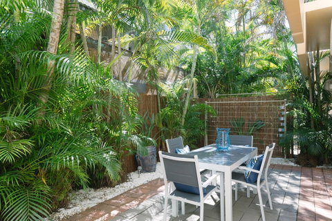 CitySide Apartment - 2 Bedroom With Private Courtyard - Accommodation Tasmania 13
