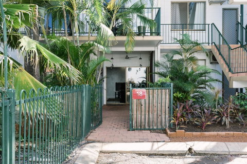 CitySide Apartment - 2 Bedroom With Private Courtyard - Accommodation Tasmania 5