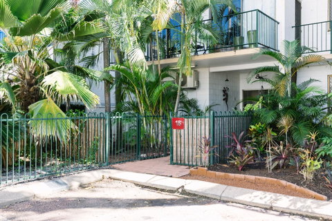 CitySide Apartment - 2 Bedroom With Private Courtyard - Accommodation Tasmania 6