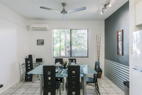 CitySide Apartment - 2 Bedroom With Private Courtyard - Accommodation Tasmania 9