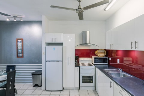 CitySide Apartment - 2 Bedroom With Private Courtyard - Accommodation Tasmania 3