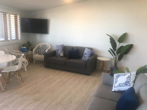 Lennox Holiday Apartments - Accommodation Tasmania 24