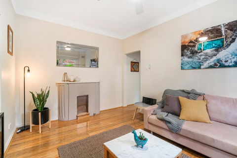 Bondi Beach Peach - Accommodation Tasmania 3