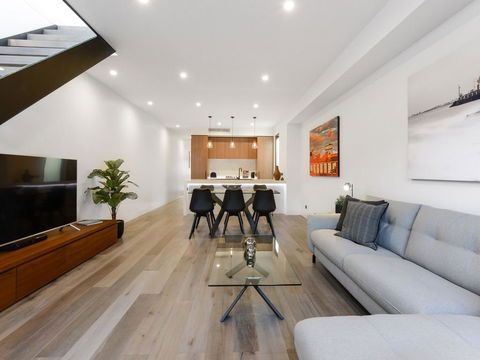Boutique Stays - County Down, Contemporary Port Melbourne Home - Accommodation Tasmania 2