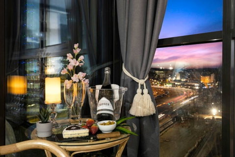 Braddon Penthouse, Top Location, Netflix, WiFi, Views - Accommodation Tasmania 2