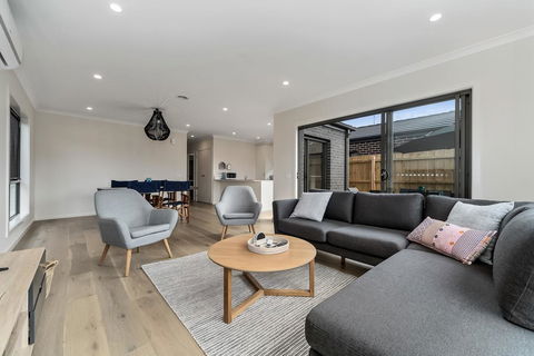 Brand New And Beautiful - Rosebud Holiday Home - Accommodation Tasmania 0