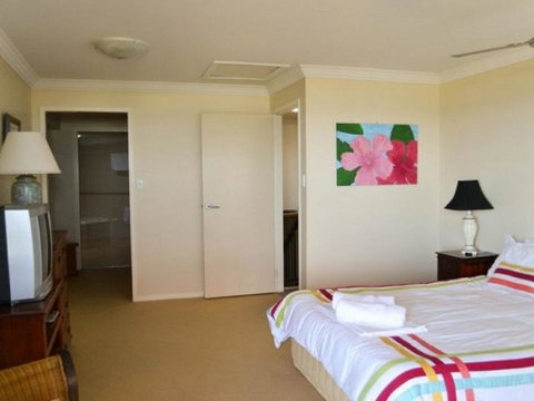 Breakers 1/10 - Accommodation Tasmania 0