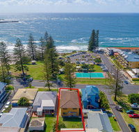 Burleigh House Opposite Main Beach - Views Sea Pool Linen and Free WiFi - Accommodation Tasmania