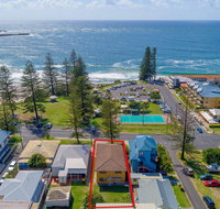 Burleigh Unit 2 -28 Clarence Street - Opposite Main Beach. - Accommodation Tasmania