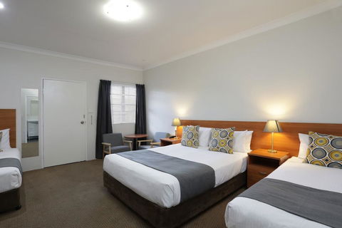 Cadman Motor Inn And Apartments - Accommodation Tasmania 2