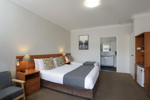 Cadman Motor Inn And Apartments - Accommodation Tasmania 1