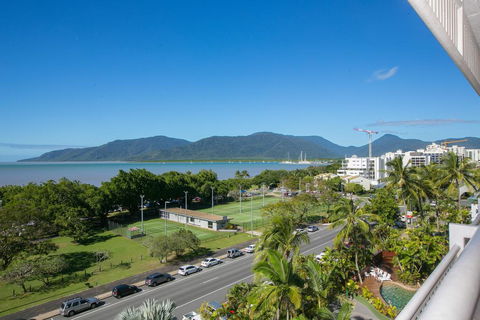 Cairns Luxury Seafront Apartment - Accommodation Tasmania 1